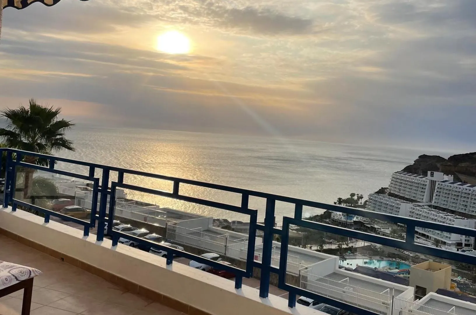 Sunny Modern Apartment - Sea View And Beach Access 타우리토